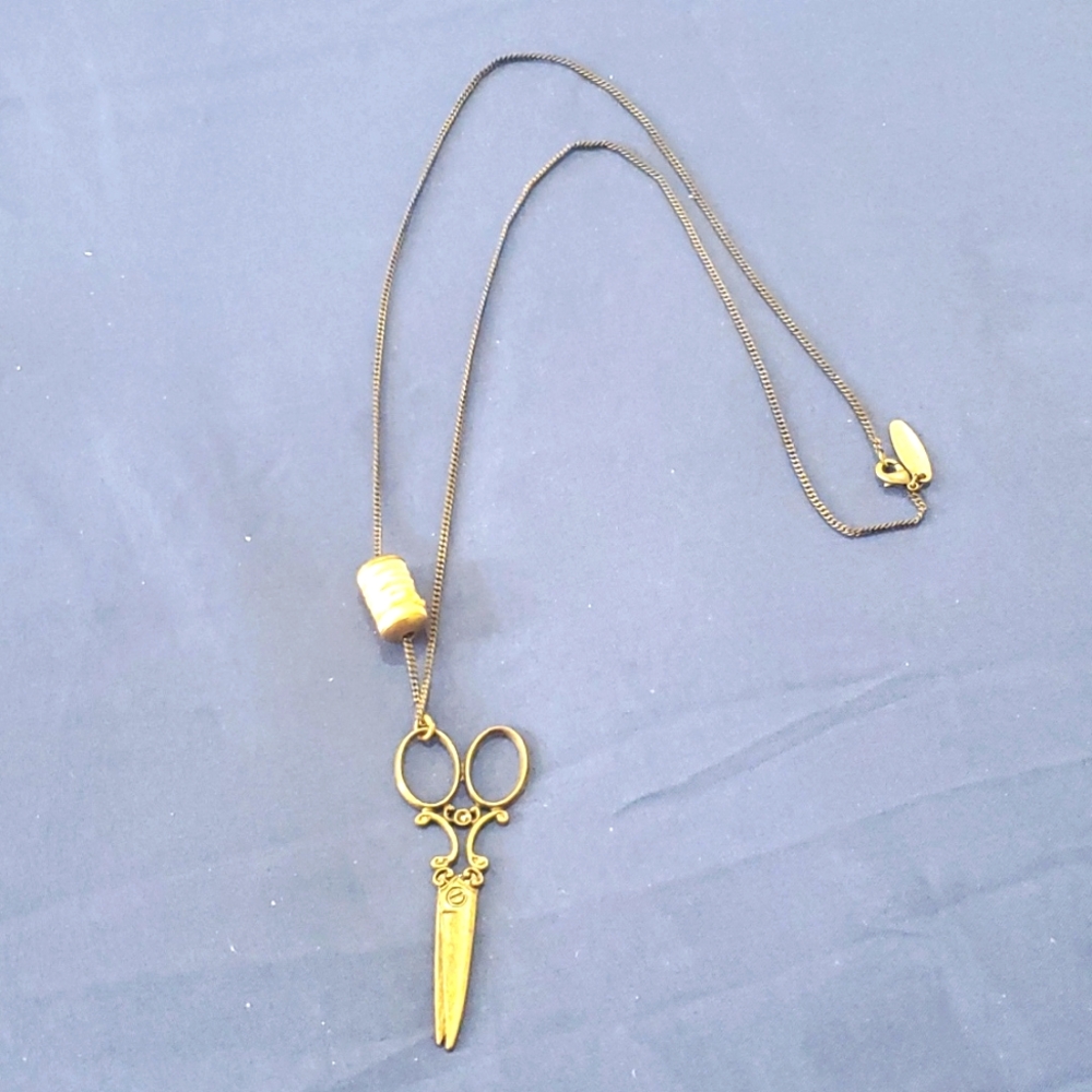 Fashion Necklace Scissors and Spool